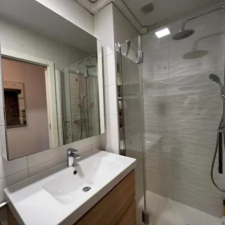 Atarazanas 2 Bed アパート マラガ